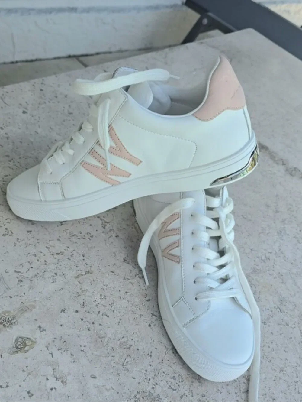 Dkny snicker white and pink Size 8